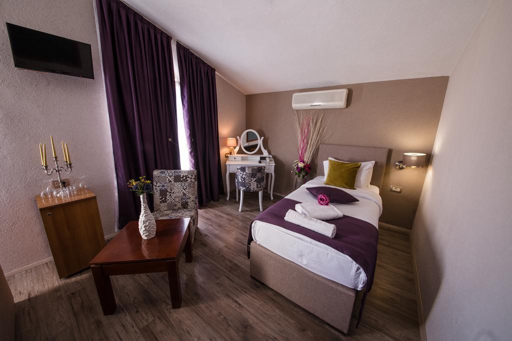 Hotel Ideal Подгориця Екстер'єр фото