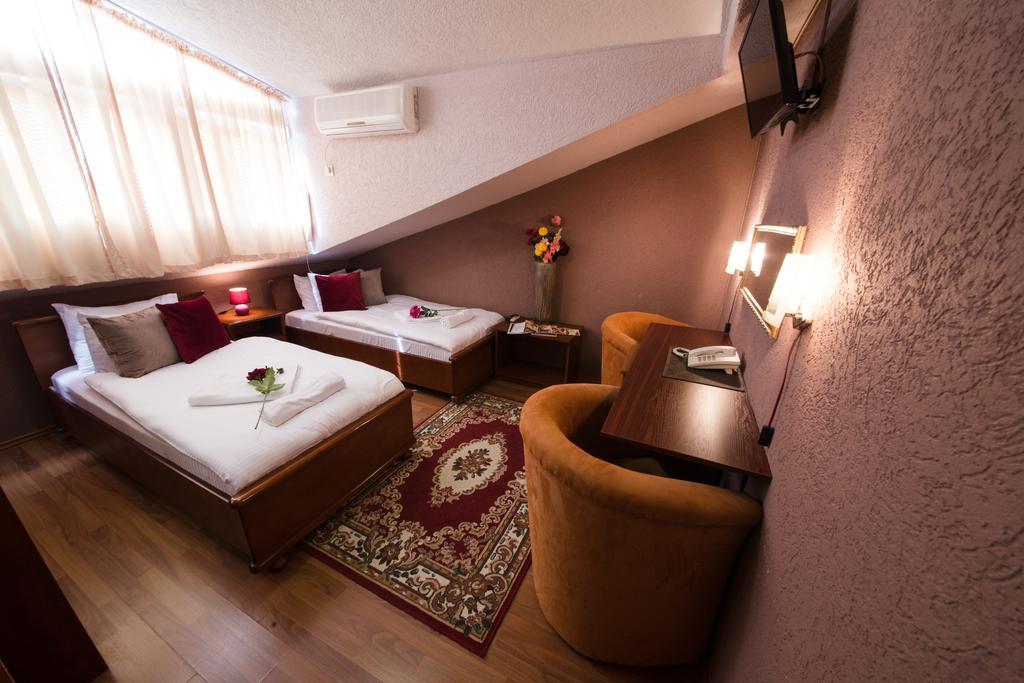Hotel Ideal Подгориця Екстер'єр фото