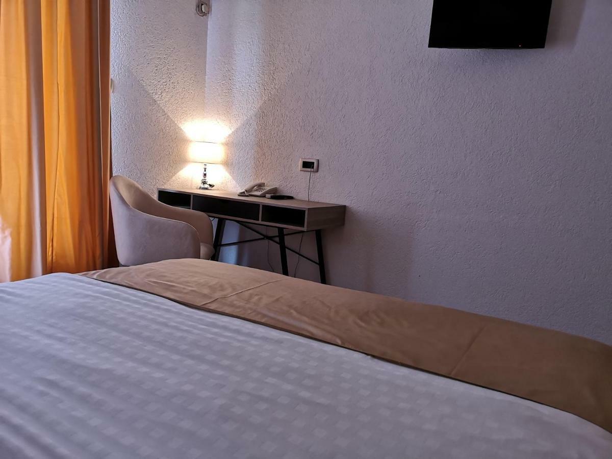 Hotel Ideal Подгориця Екстер'єр фото
